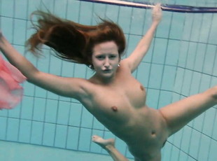 szabadban, nyilvános, orosz, 18-éves, medence, szűk-punci, bikini, víz-alatt