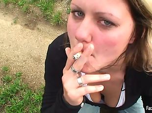 veľké-prsia, amatérske, fajka, fajčenie, pov, prsia, fajčenie-smoking
