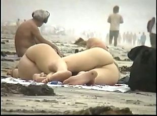 лесбиянки, на-пляже