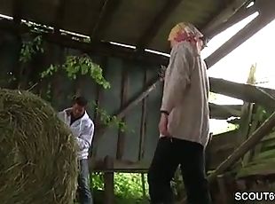 Teeny vom Bauernhof bekommt ihren ersten Fick vom Stief-Dad