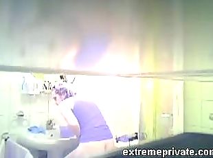 Mum Sandra washing pussy in the bathroom
