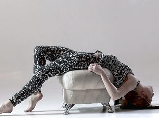 Russian flexible teen Rita Mochalkina does the splits and shows yum...